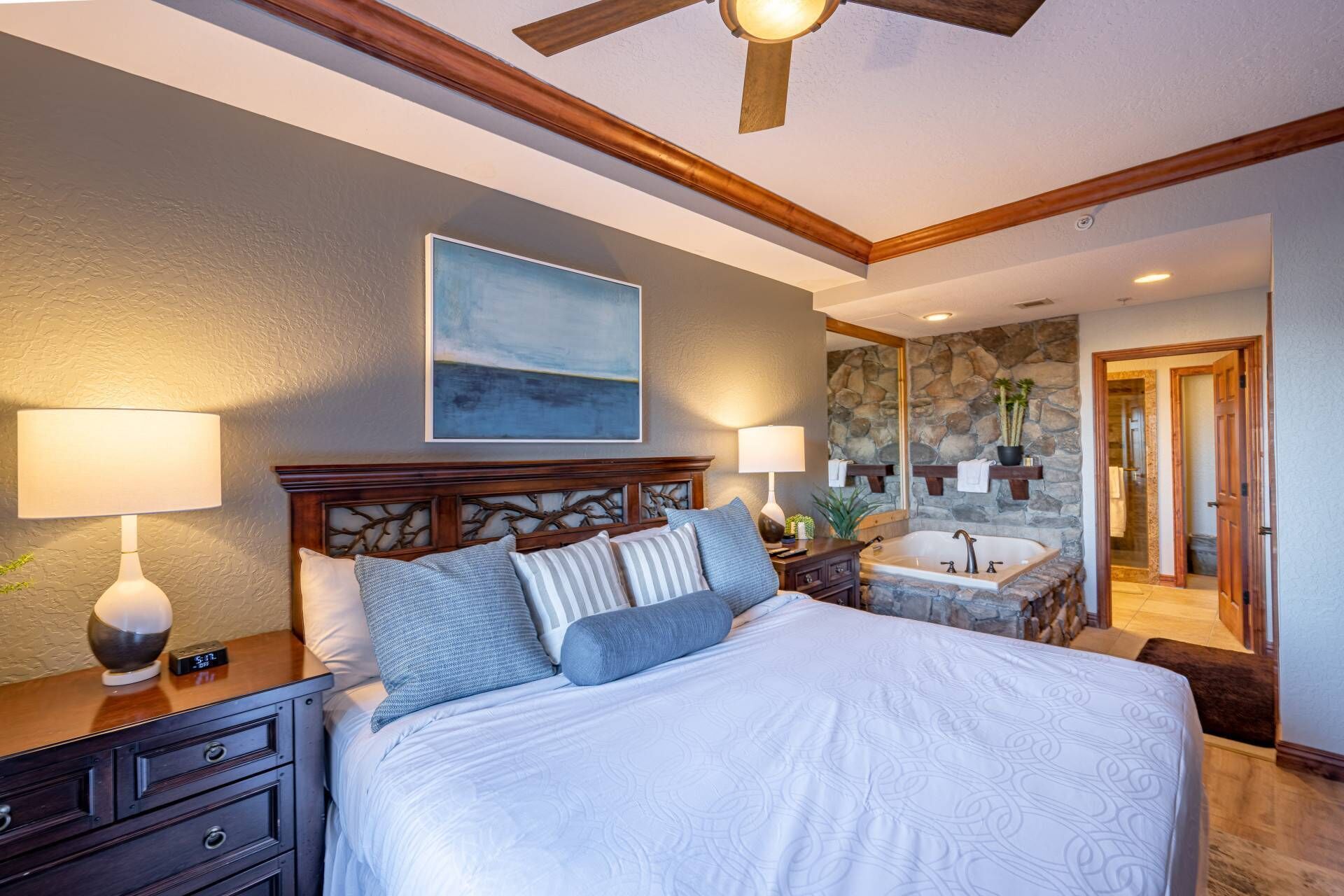 2 bedrooms, in-room safe, iron/ironing board, free WiFi