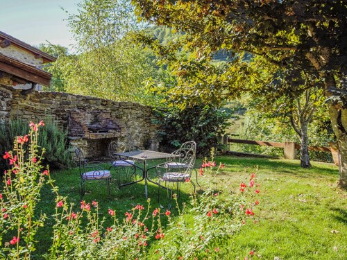 In the middle of Pyrenees with views of Montsegur