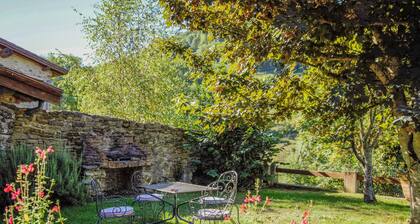 In the middle of Pyrenees with views of Montsegur