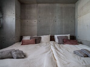 Cortinas blackout, tabla de planchar con plancha y wifi gratis 