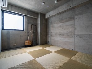 Apartamento básico, para não fumantes (2F) | 1 quarto, cortinas blackout, ferros/tábuas de passar roupa