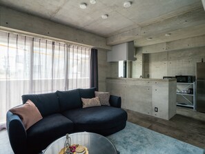 Cortinas blackout, tabla de planchar con plancha y wifi gratis 
