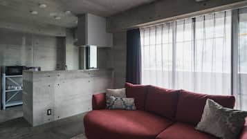 基础公寓, 无烟房 (2F) | 1 多间卧室、遮光窗帘、熨斗/熨衣板、免费 WiFi