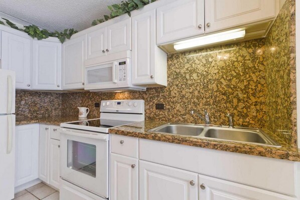 Condo, 1 Bedroom | Private kitchen
