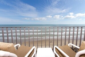 Condo, 3 chambres | Balcon