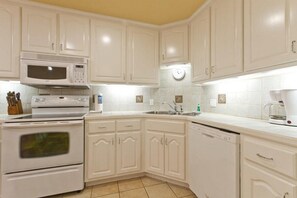 Private kitchen - Inverness Penthouse 1103 by Padre Island Rentals (South Padre Island)