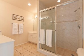 Apartment, 3 Schlafzimmer | Badezimmer | Handtücher