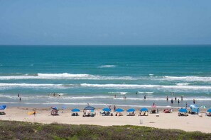 Condo, 2 habitaciones | Playa | En la playa 