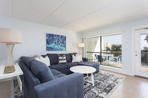 Condo, 2 Bedrooms | Living room