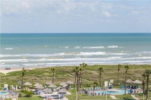 Condo, 2 quartos | Praia | Na praia