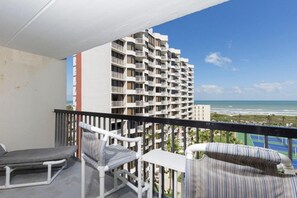 Condo, 2 quartos | Sacada