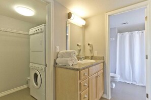 Appart'hôtel, 3 chambres | Salle de bain