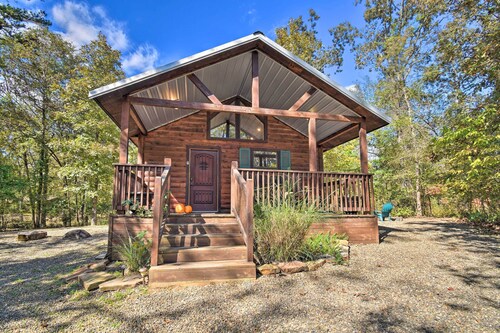 Broken Bow Hideaway w/ Hot Tub & Fire Pit!