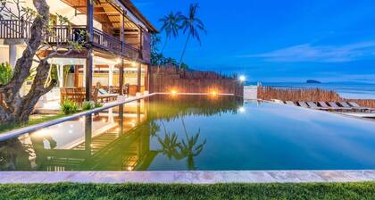 Beachfront Group Property – 9 Separate Rooms, 3 Levels | The Village of Angels