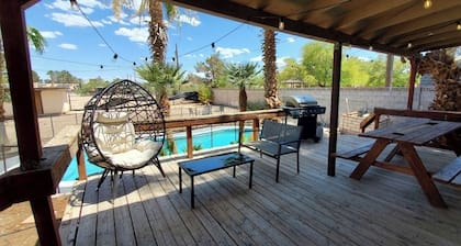 5 Bedroom 9 beds with Pool