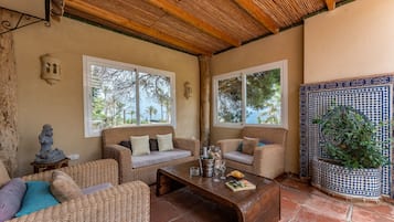 TV, fireplace, DVD player, stereo