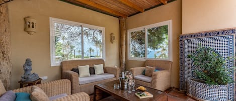 TV, fireplace, DVD player, stereo