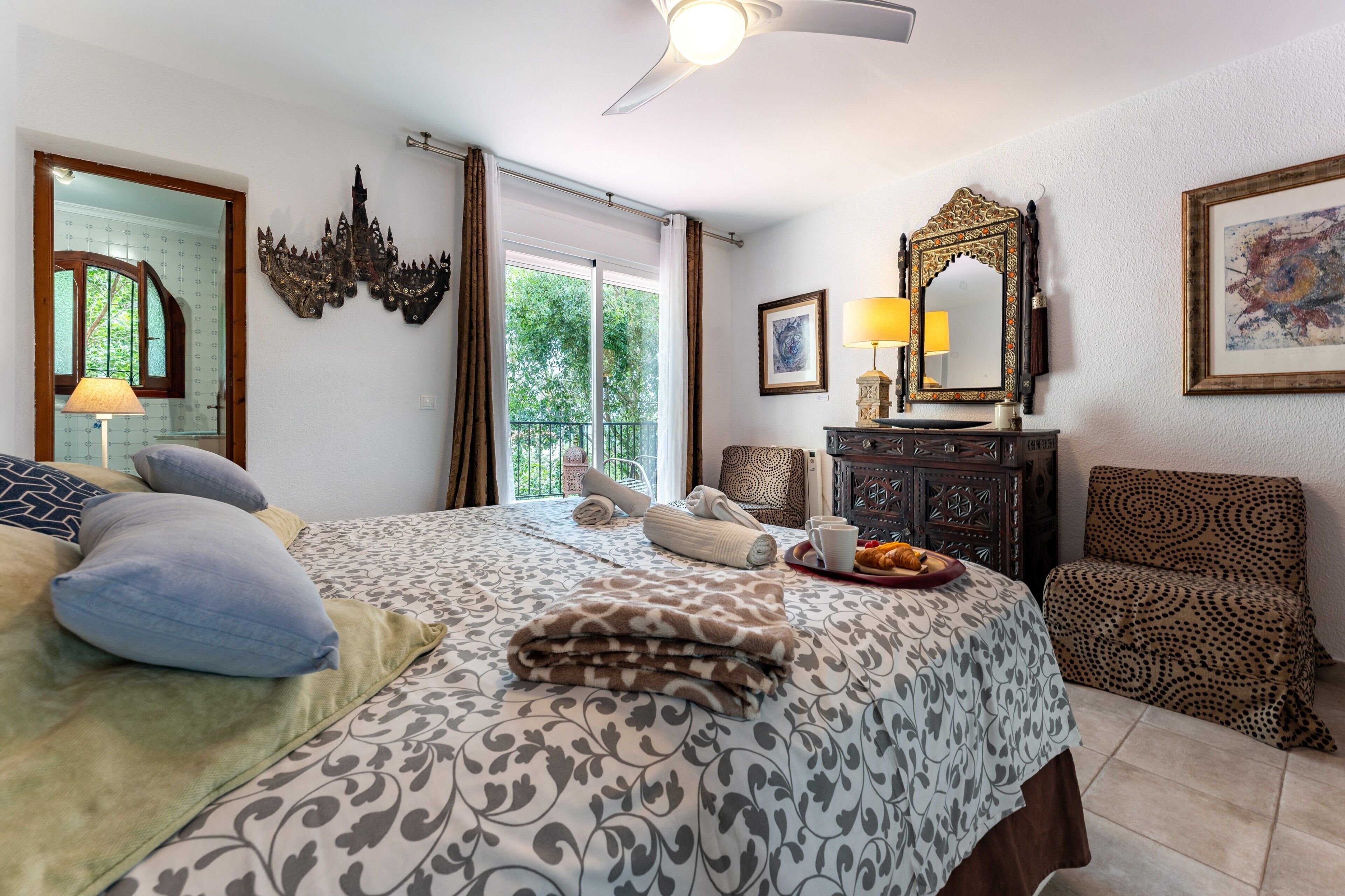 7 bedrooms, iron/ironing board, free WiFi, bed sheets