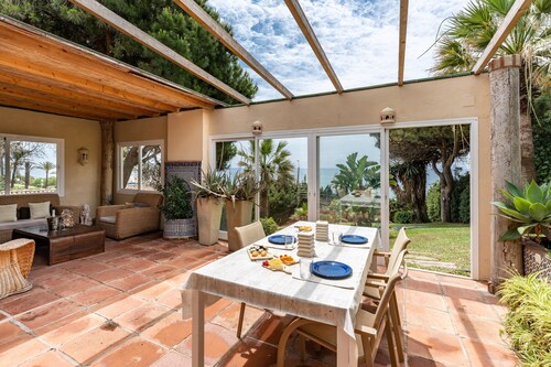 Villa "Art Gallery House" next to the beach with Sea View, Pool, Garden, Terrace, A/C & Wi-Fi