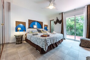 7 bedrooms, iron/ironing board, free WiFi, bed sheets - Villa "Art Gallery House" next to the beach with Sea View, Pool, Garden, Terrace, A/C & Wi-Fi (La Cala de Mijas)