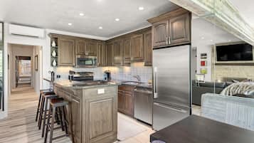 Réfrigérateur, micro-ondes, four, lave-vaisselle