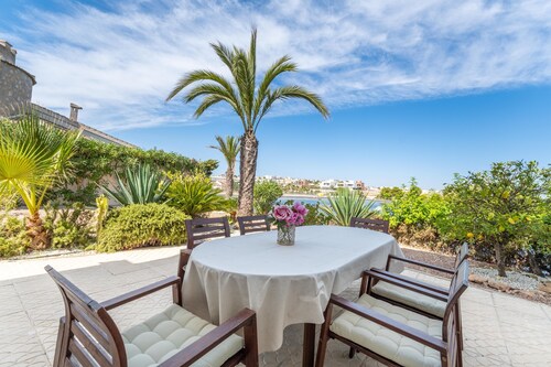 Stunning Villa with Private Pool, Terrace, Balcony, A/C & Wi-Fi