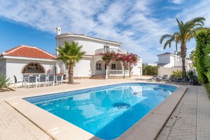 Pool - Stunning Villa with Private Pool, Terrace, Balcony, A/C & Wi-Fi (Ciudad Quesada)