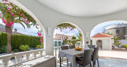 Stunning Villa with Private Pool, Terrace, Balcony, A/C & Wi-Fi