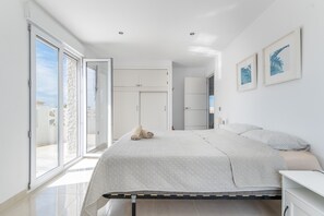 5 bedrooms, iron/ironing board, free WiFi, bed sheets - Stunning Villa with Private Pool, Terrace, Balcony, A/C & Wi-Fi (Ciudad Quesada)