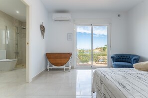 5 bedrooms, iron/ironing board, free WiFi, bed sheets - Stunning Villa with Private Pool, Terrace, Balcony, A/C & Wi-Fi (Ciudad Quesada)