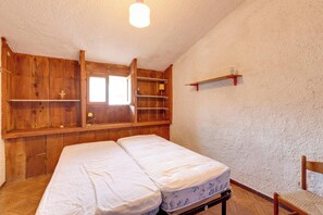 4 bedrooms, free WiFi, bed sheets