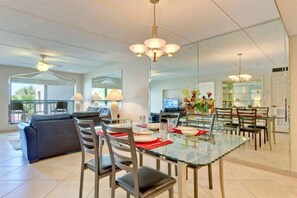 Condo, 3 Bedrooms | Dining