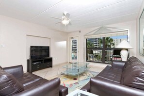 Condo, 3 Bedrooms | Living room