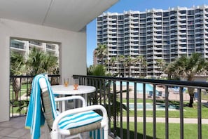 Condo, 3 habitaciones | Balcón