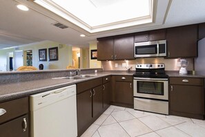 Condo, 2 Bedrooms | Private kitchen