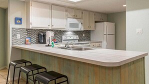 Private kitchen - Saida IV 607 by Padre Island Rentals (South Padre Island)