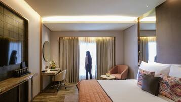 Desk, laptop workspace, free WiFi