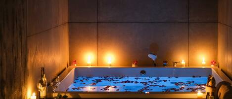 Bañera de hidromasaje interior