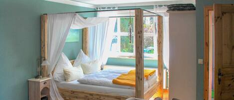 2 bedrooms, WiFi, bed sheets