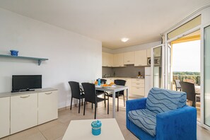 Superior Apartment, 2 Bedrooms, Balcony, Annex Building | Living area