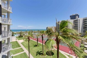 Condo, 2 Bedrooms | Property grounds