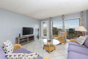 Condo, 3 Bedrooms | Living room