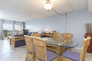 Apartamento, 3 habitaciones | Restauración