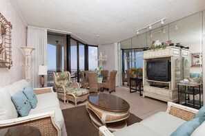 Condo, 2 Bedrooms | Living room