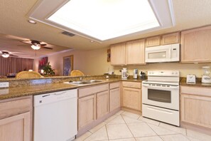 Condo, 3 Bedrooms | Private kitchen | Cookware/dishes/utensils