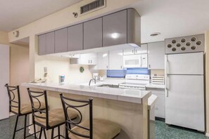 Condo, 2 Bedrooms | Private kitchen