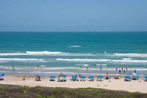 Condo, 2 habitaciones | Playa | En la playa 