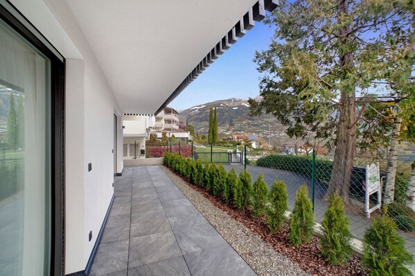 Property grounds - Holiday Apartment “Haus Vergissmeinnicht” with Mountain View, Garden & Wi-F (Tirol)