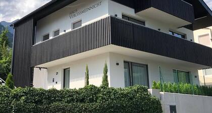 Holiday Apartment “Haus Vergissmeinnicht” with Mountain View, Garden & Wi-F