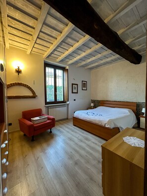2 chambres, fer et planche à repasser, accès au Wi-Fi (inclus)